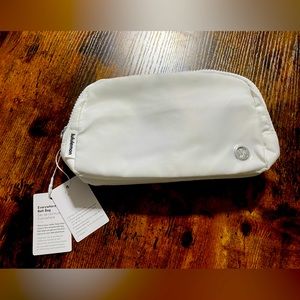 Lululemon Everywhere Belt Bag